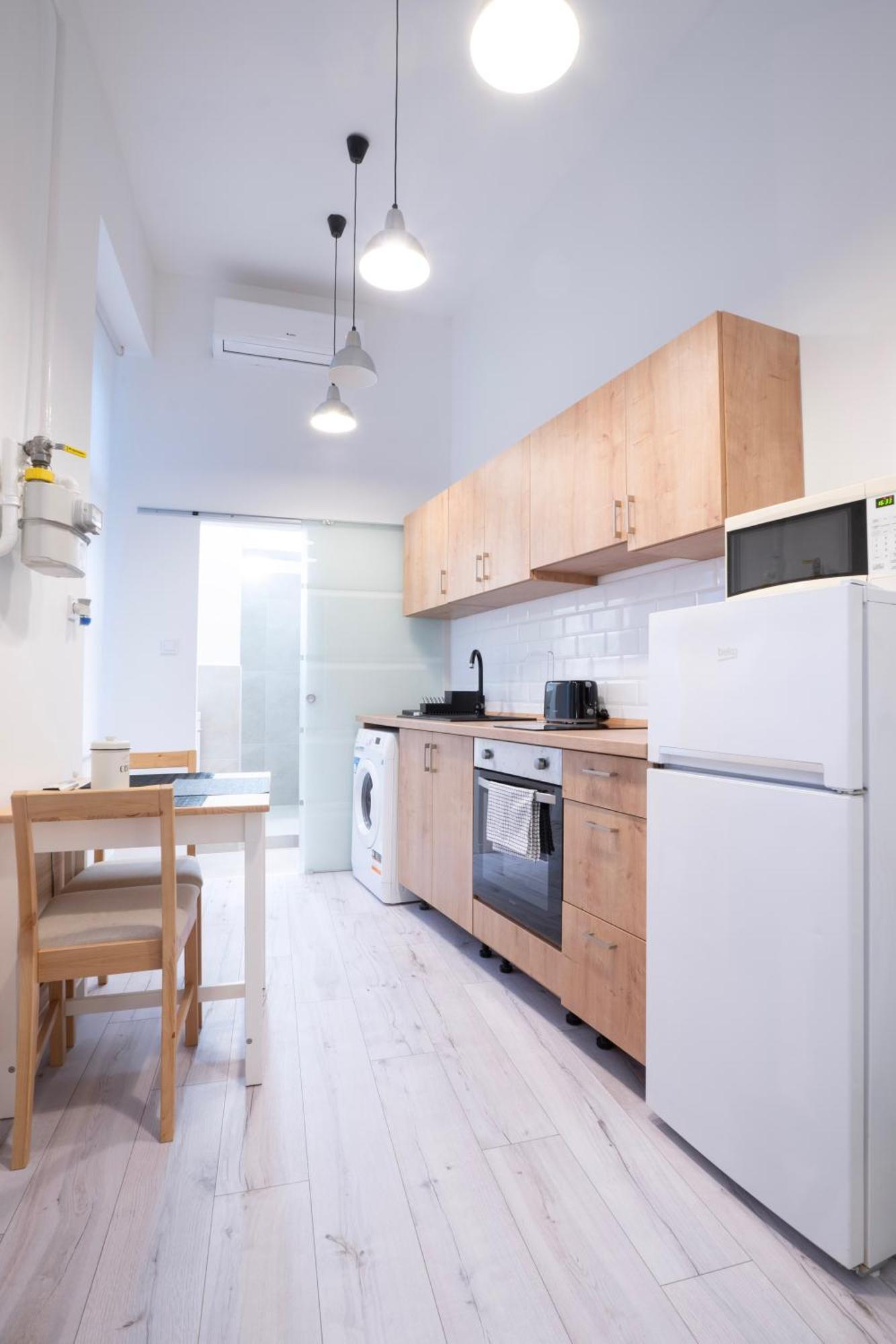 Studio In The Heart Of Party District Ka28 Будапеща Екстериор снимка